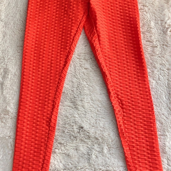 NEW TIKTOK BUT SCRUNCH LEGGINGS - Picture 3 of 4